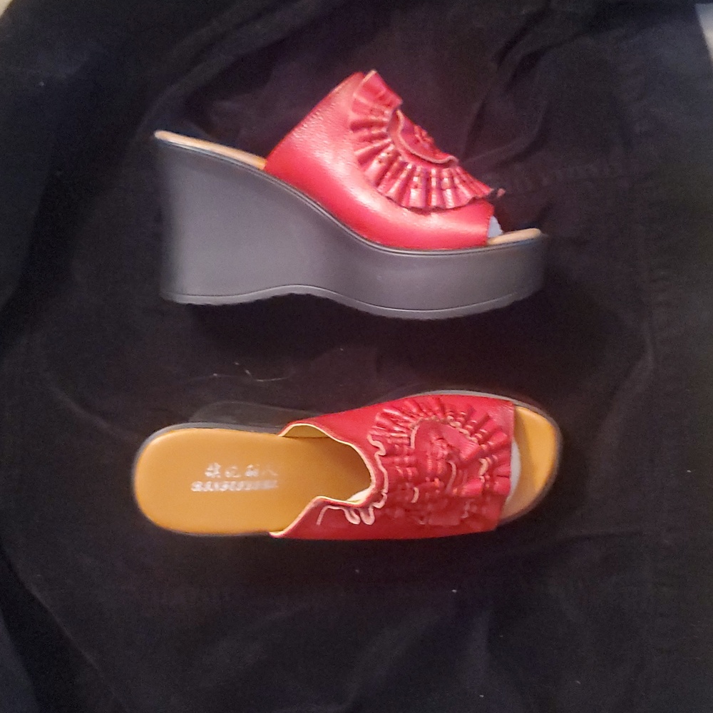 β€ Chinese Red Women's Slide Sandals SIZE 6 - Picture 3 of 7